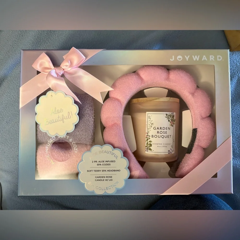 NIB- Pink Garden Rose Bouquet Spa Gift Set Perfect Gift -Spa day at home
